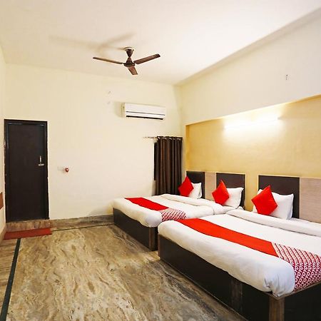 Oyo 30240 Shri Radha Palace Hotel Mathura Exterior photo