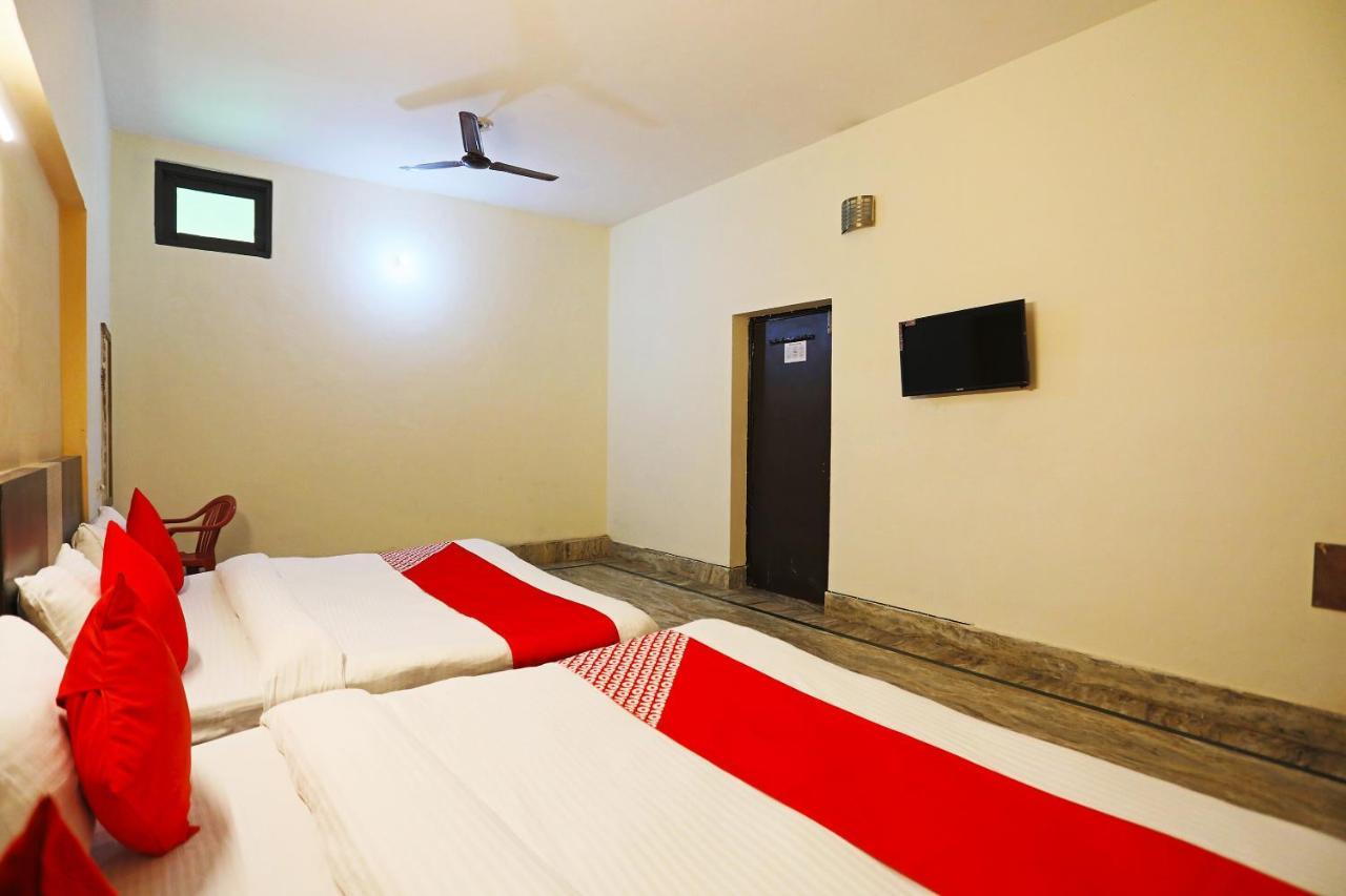 Oyo 30240 Shri Radha Palace Hotel Mathura Exterior photo