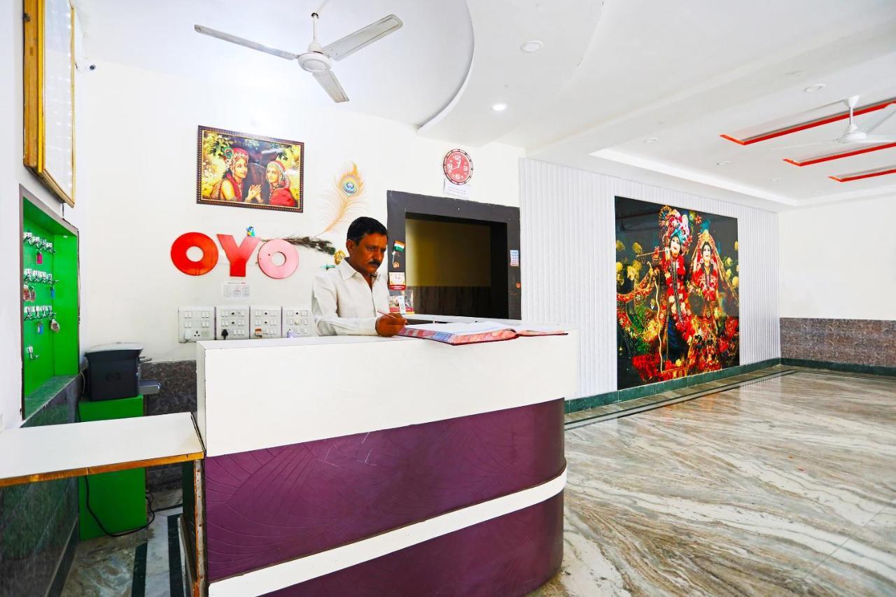 Oyo 30240 Shri Radha Palace Hotel Mathura Exterior photo