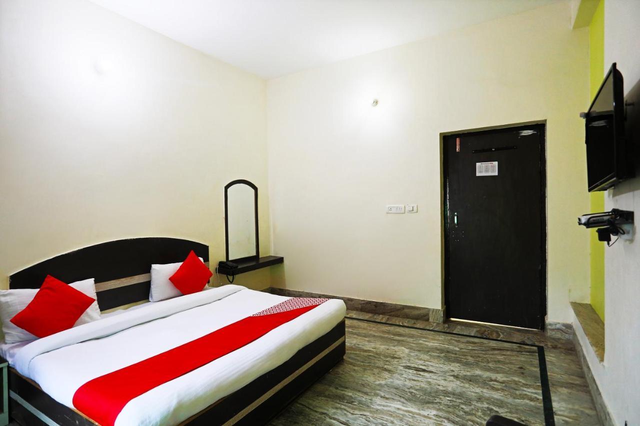 Oyo 30240 Shri Radha Palace Hotel Mathura Exterior photo