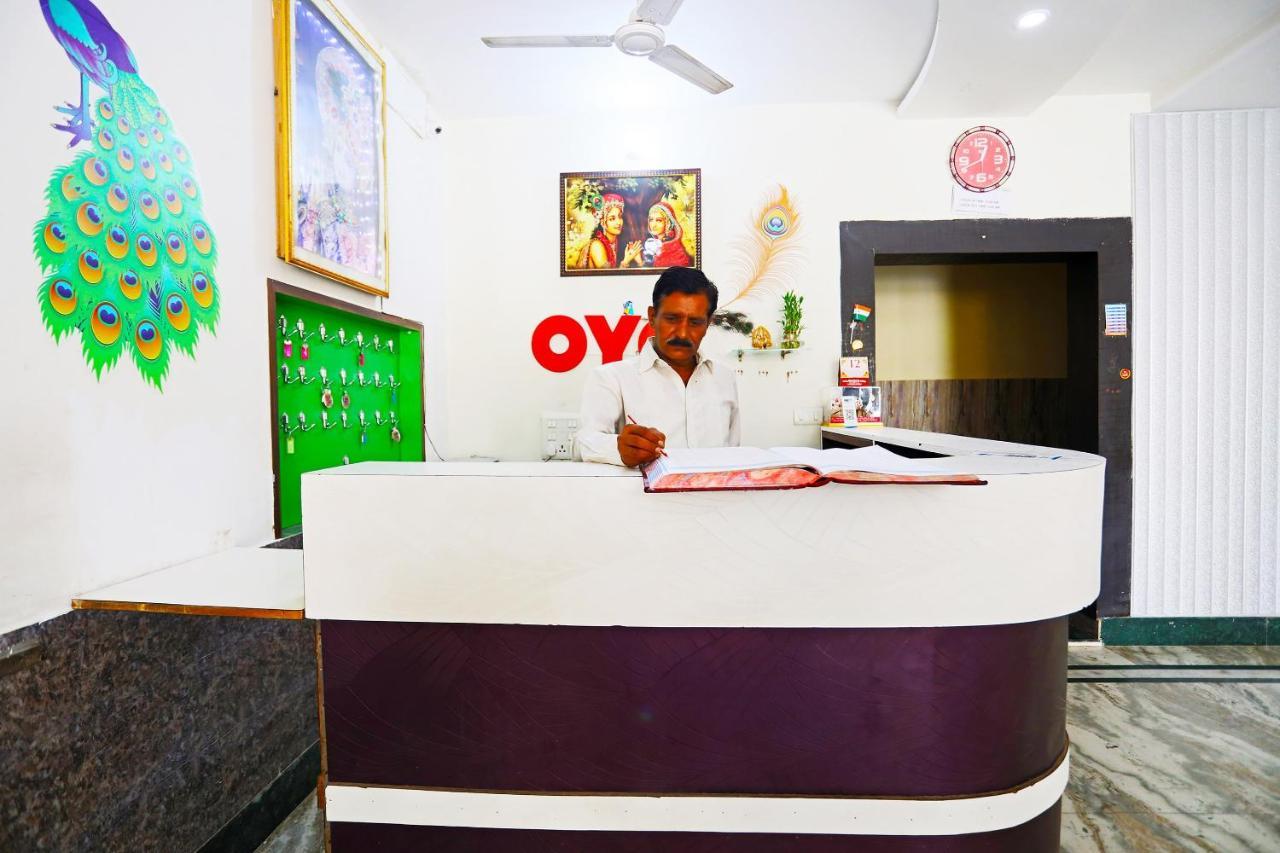Oyo 30240 Shri Radha Palace Hotel Mathura Exterior photo
